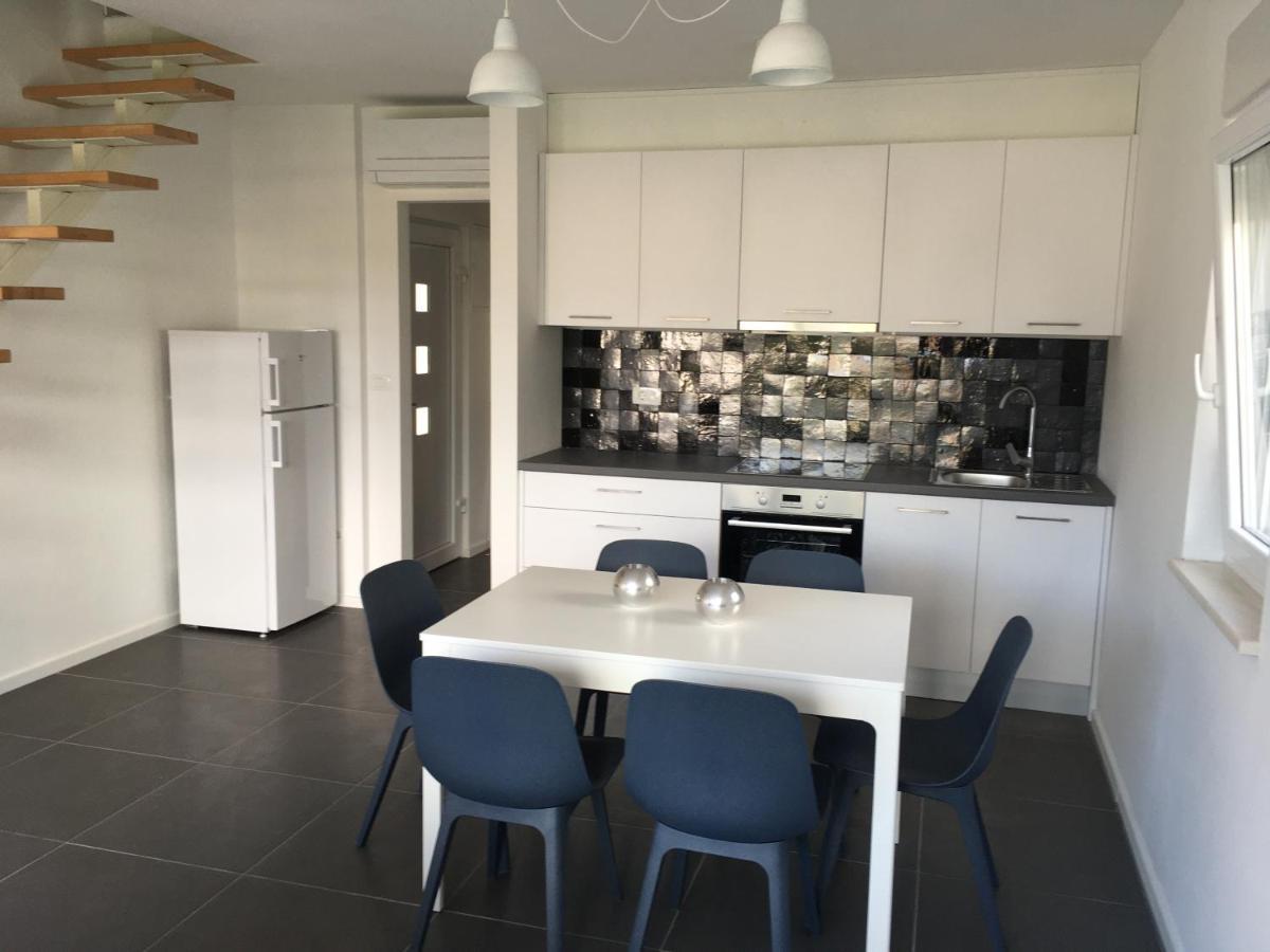 Apartmani Kamil Marina Esterno foto