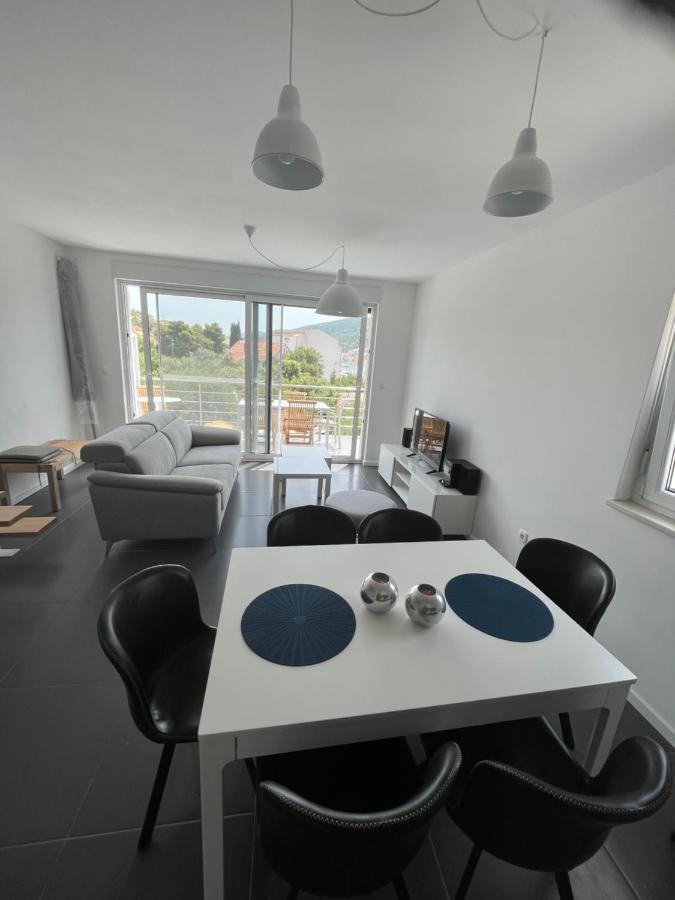 Apartmani Kamil Marina Esterno foto