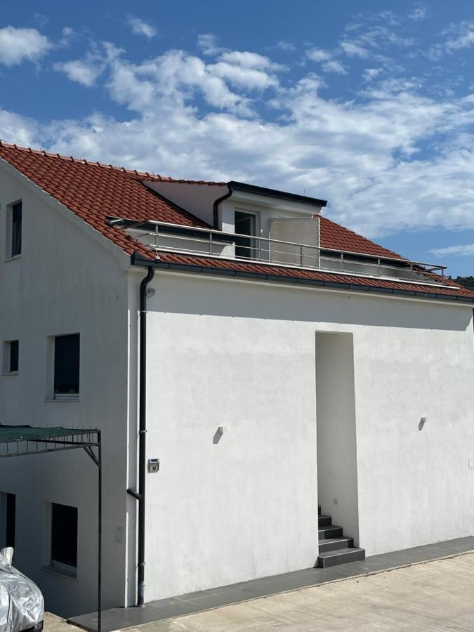 Apartmani Kamil Marina Esterno foto